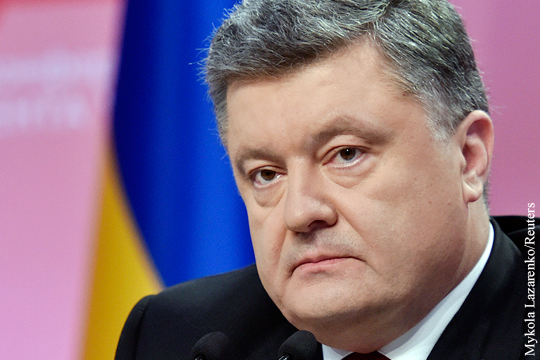 Порошенко попросил признать лишение Януковича звания президента неконституционным