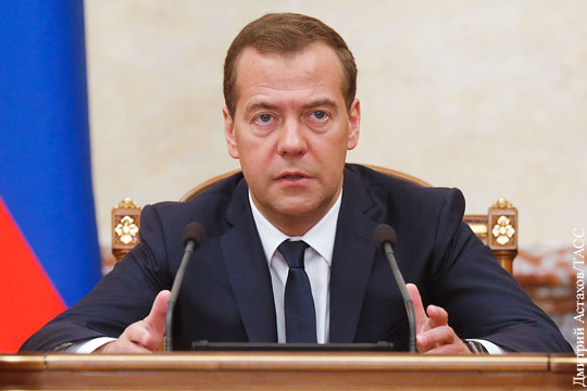 Медведев поручил подготовить предложения по ответным мерам на санкции ЕС