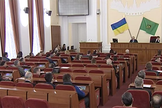Харьковские депутаты получили повестки от военкомата прямо на заседании