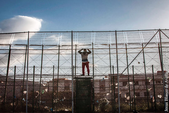 Венгрия пообещала строить забор на границе «как можно быстрее»