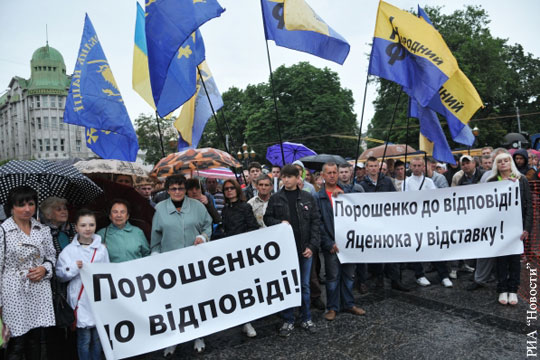 Митинг с требованием отставки Яценюка прошел во Львове
