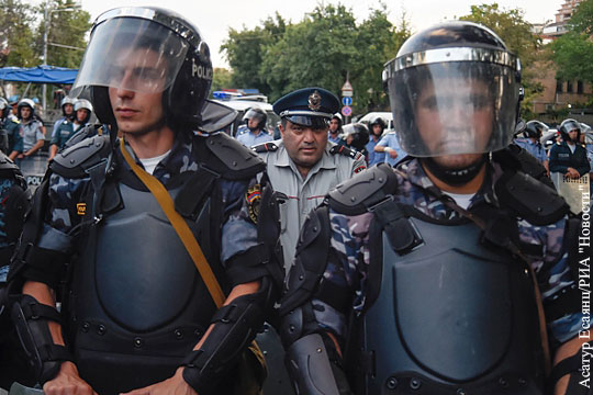 Полиция обещала восстановить порядок в центре Еревана