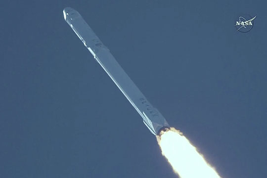 Американская Falcon 9 с грузом для МКС взорвалась после старта