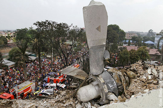 На борту разбившегося в Индонезии самолета находились 113 человек