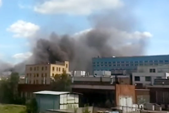 Пожар на территории ЗиЛ в Москве усилился