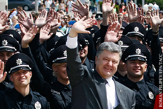Порошенко назвал работу новой полиции в Киеве сказкой