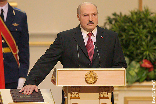 Лукашенко подал документы на регистрацию кандидатом в президенты