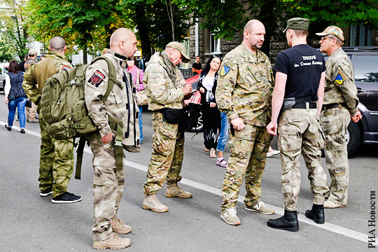 СМИ: Боевики «Правого сектора» движутся от Мукачево к границе с Польшей