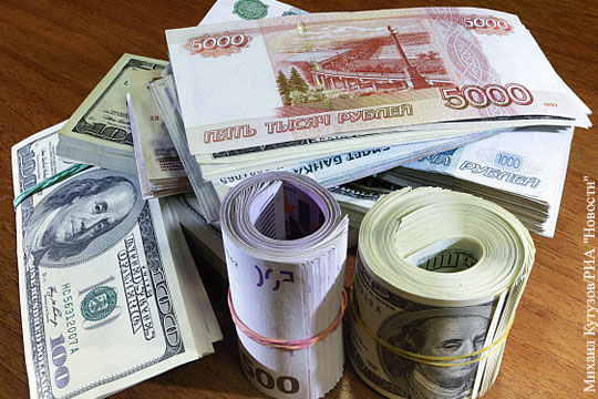 Девальвация рубля остановится в августе