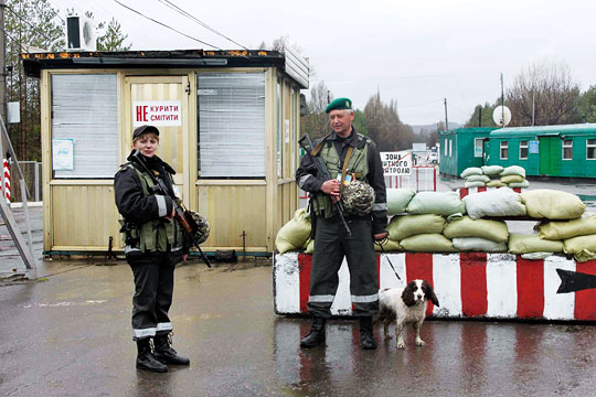 Украинский пограничник открыл огонь и ранил россиянина на российской территории