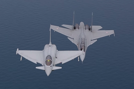 Британия и Индия сымитировали воздушные бои между Typhoon и Су-30