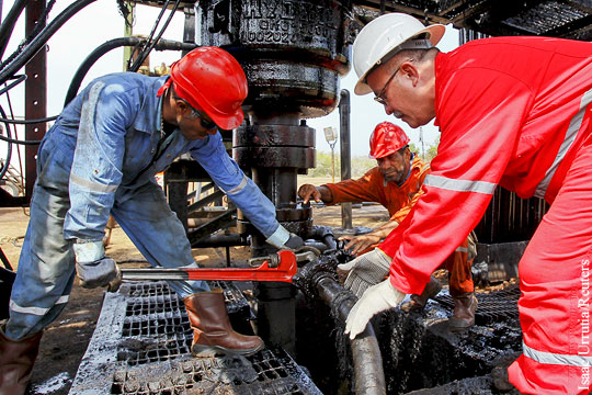 Россия и ОПЕК спрогнозировали стабилизацию цен на нефть к 2016 году