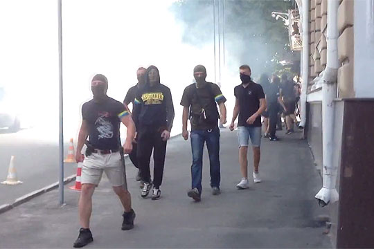 СМИ: При штурме офиса Партии регионов в Харькове пострадал человек