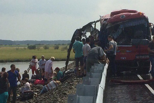 Два пассажирских автобуса столкнулись в Хабаровском крае, много жертв