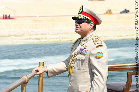 Египет с большим пафосом открыл второй Суэцкий канал