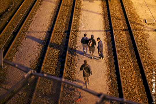 Кэмерон: Британия не допустит проникновения мигрантов через тоннель под Ла-Маншем