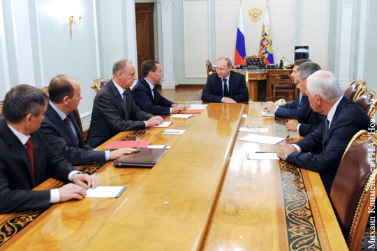 Путин провел совещание Совбеза по ухудшению обстановки в Донбассе
