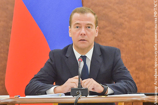 Медведев объявил о расширении продэмбарго на пять стран