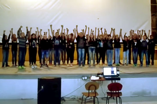 Дети из Дебальцево в Крыму растрогали крымчан песней про Донбасс