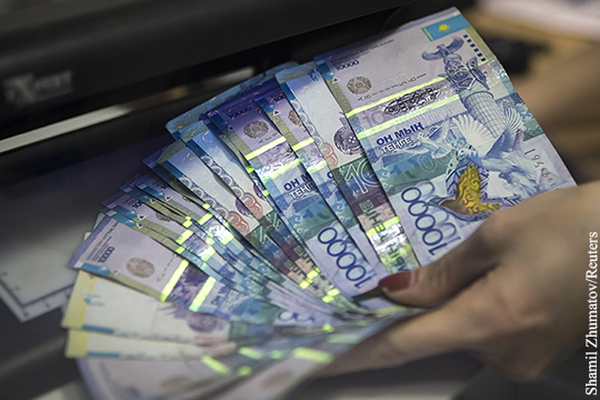Казахстанский тенге резко обвалился к доллару