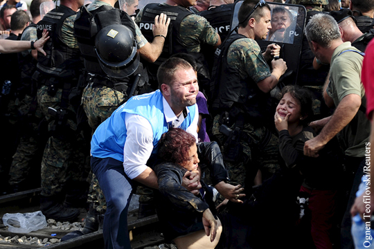 Тысячи нелегалов прорвались на территорию Македонии 