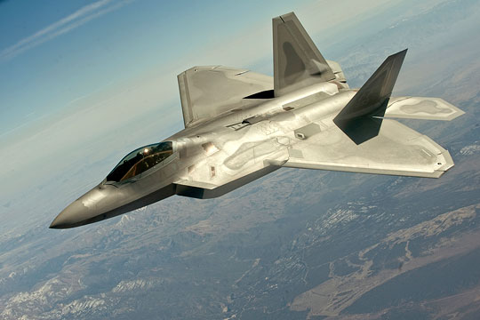 США перебросят в Европу истребители F-22