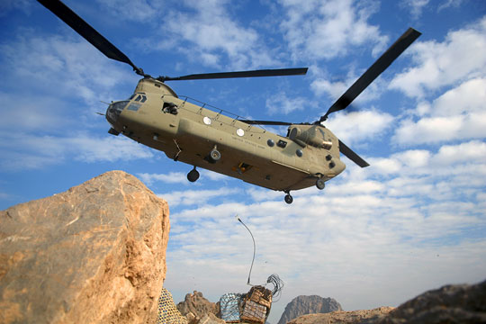 Индия вновь отложила закупку американских вертолетов Apache и Chinook