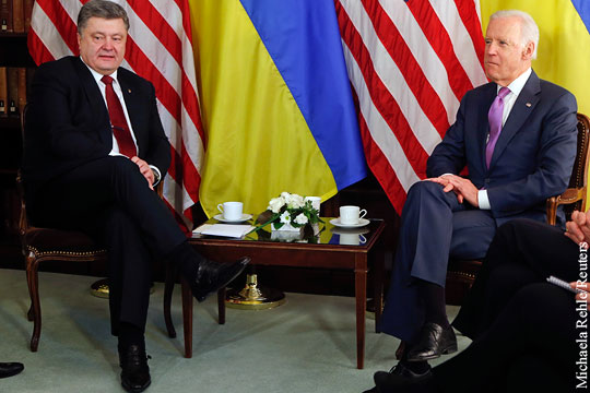 Порошенко в разговоре с Байденом призвал США дать «решительный ответ» России