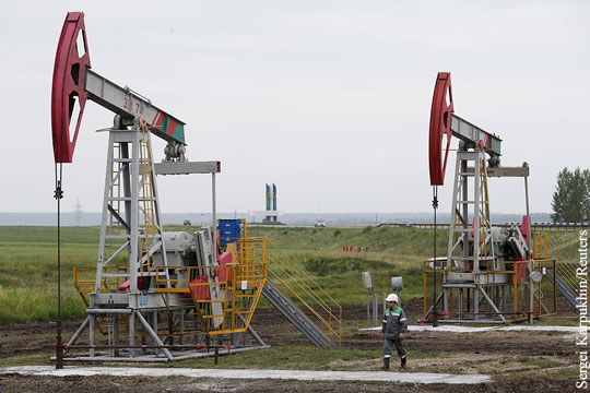 Нефть подешевела в рамках корректировки после значительного укрепления