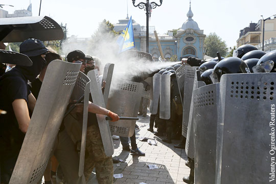 В столкновениях у здания Рады ранены 50 силовиков
