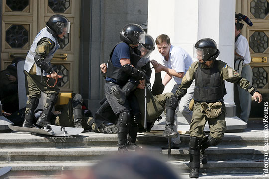 Боец нацгвардии на митинге в Киеве погиб от пулевого ранения