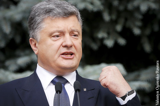 Порошенко назвал «ударом в спину» столкновения у Рады в Киеве