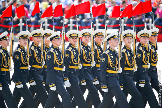Российские военнослужащие завершили пешую часть военного парада в Пекине