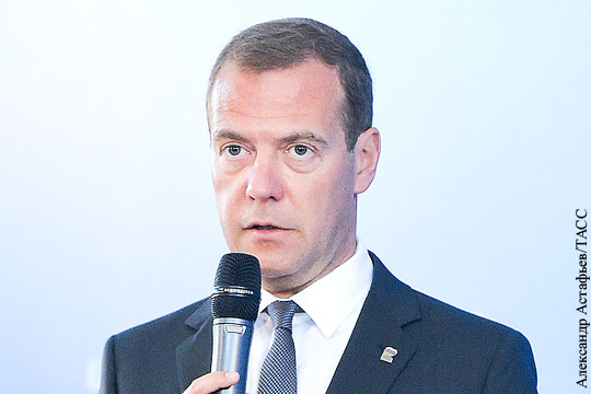 Медведев объяснил причину проблем «Трансаэро»