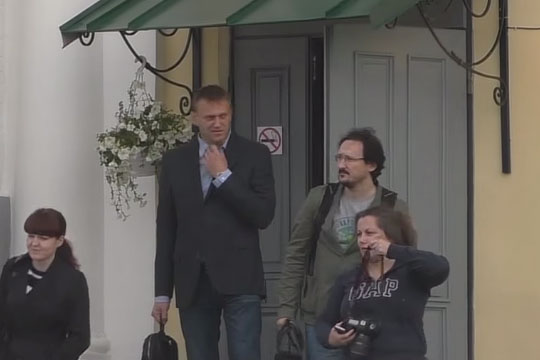 Блогер опубликовал видео из отеля, где Навальный встречался с американцами