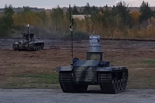 Рогозин опубликовал видео испытаний российских боевых роботов