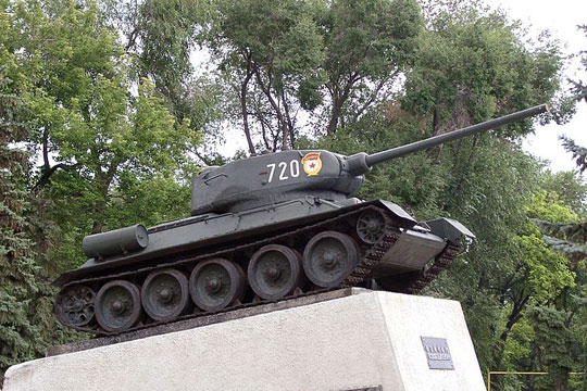 В Молдавии начали демонтировать советские танки с памятников