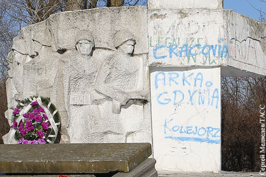 Демонтаж памятника Черняховскому в Пененжно приостановлен