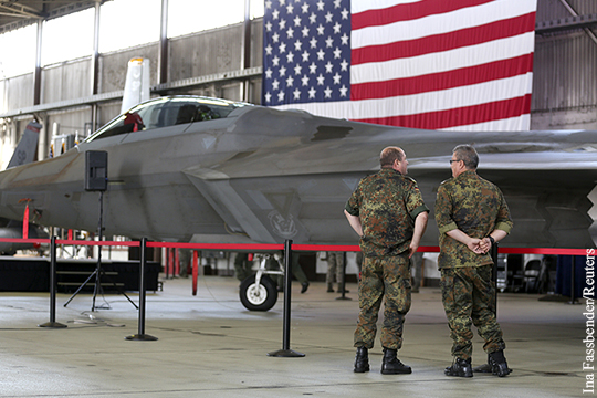 ВВС США начали искать способы восполнить нехватку F-22