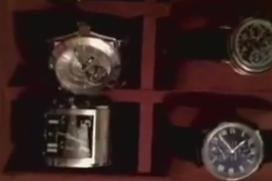 При обыске в кабинете главы Коми нашли деньги и коллекцию дорогих часов