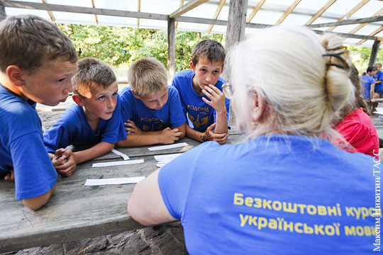 Жителей Донбасса решено превращать в украинцев с младенчества