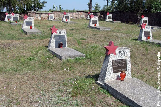 Кладбище воинов Красной Армии осквернили в Польше