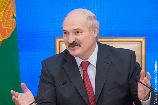 Лукашенко: Волевой характер Порошенко поможет вернуть мир на Украину