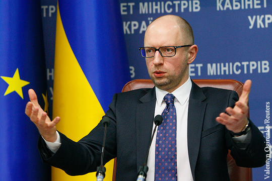 Суд обязал генпрокуратуру Украины открыть дело против Яценюка за взятку