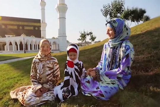 Кадыров опубликовал клип своих дочерей