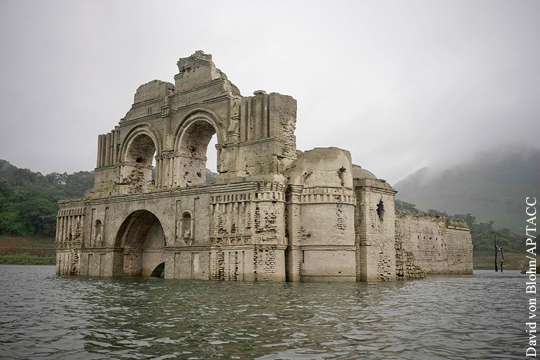 Затопленный 400-летний храм всплыл в Мексике из-за засухи