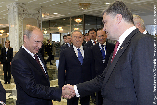 Украинским телеканалам запретили показывать рукопожатие Путина и Порошенко