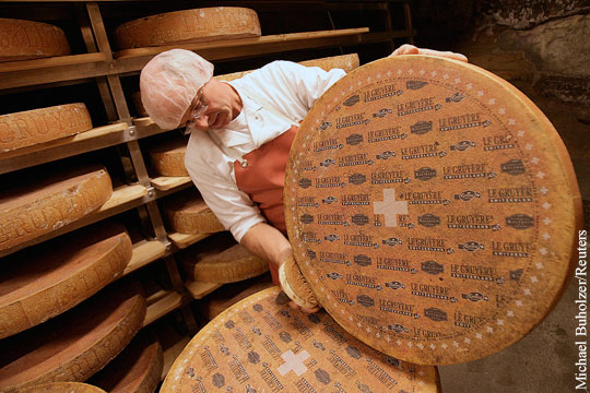 Возвращение швейцарского сыра на отечественное производство не повлияет