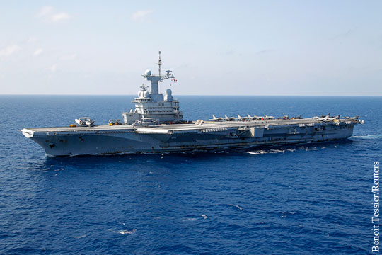 Франция объявила о намерении отправить на борьбу с ИГ авианосец