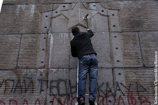 В Минобороны назвали число актов вандализма на советских воинских захоронениях в Европе за год